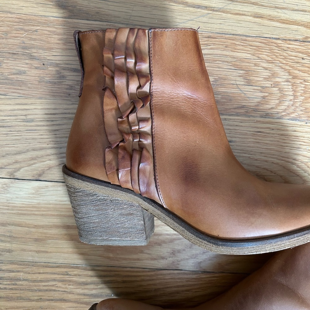 MALA VITA Desiree Leather Ruffle Boot Cognac Saddle Brown Chelsea Style Bootie - Picture 2 of 7